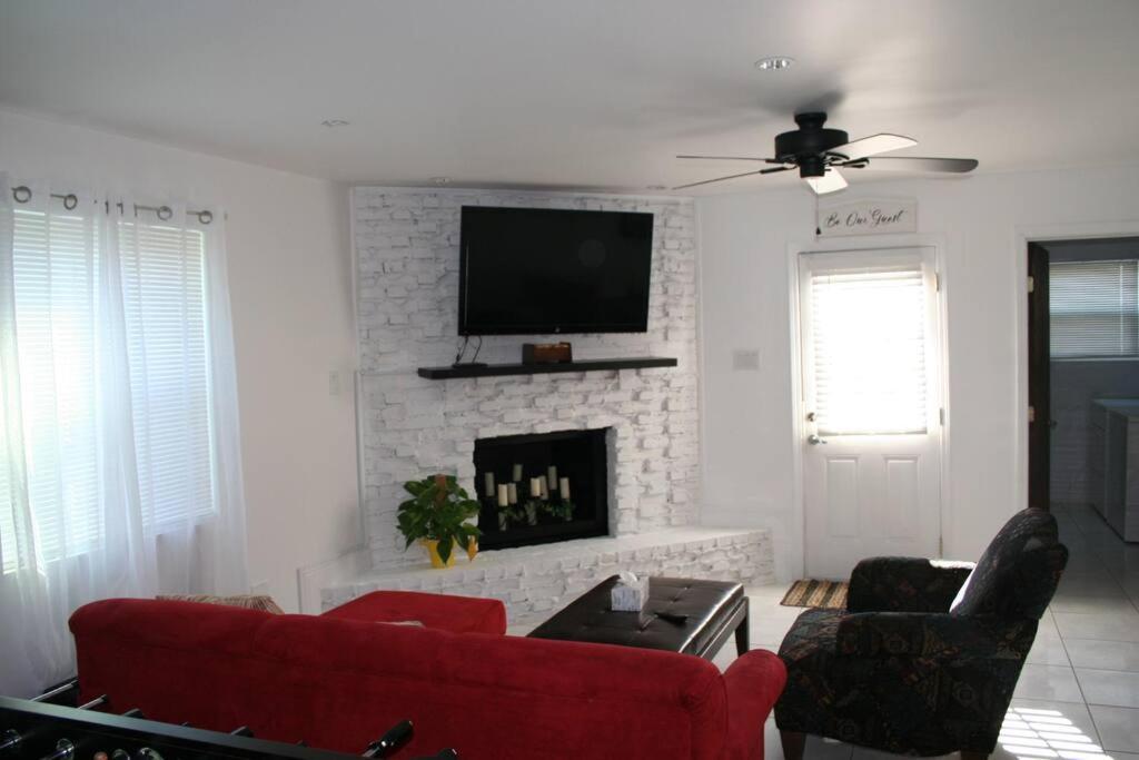 Henry's Place, 3 Bedrooms In Lakeview *