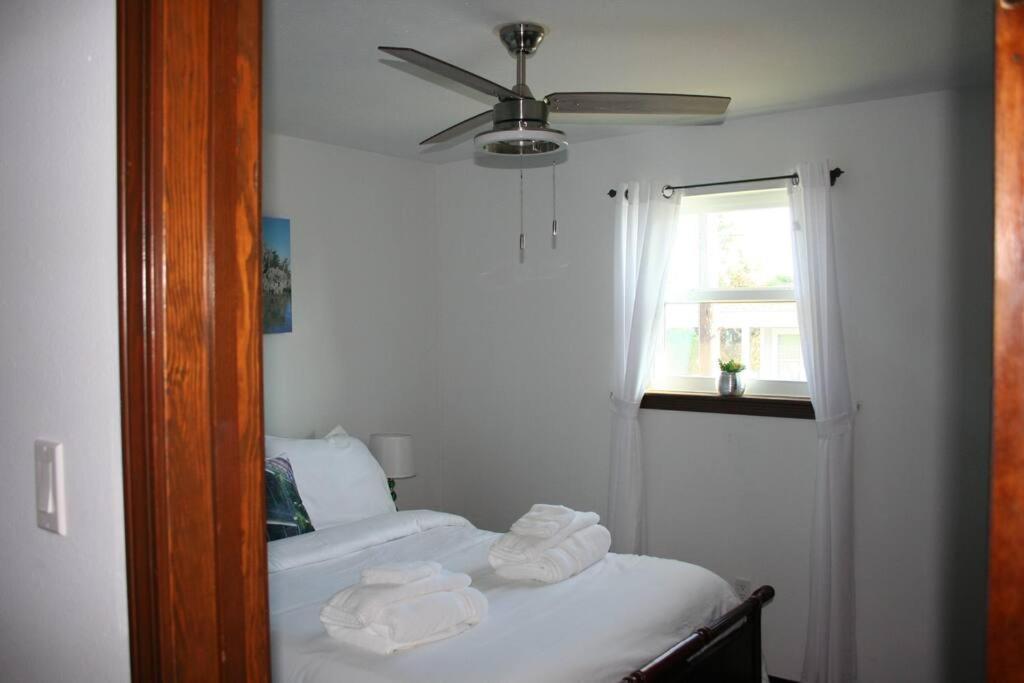 Henry's Place, 3 Bedrooms In Lakeview Apartment *
